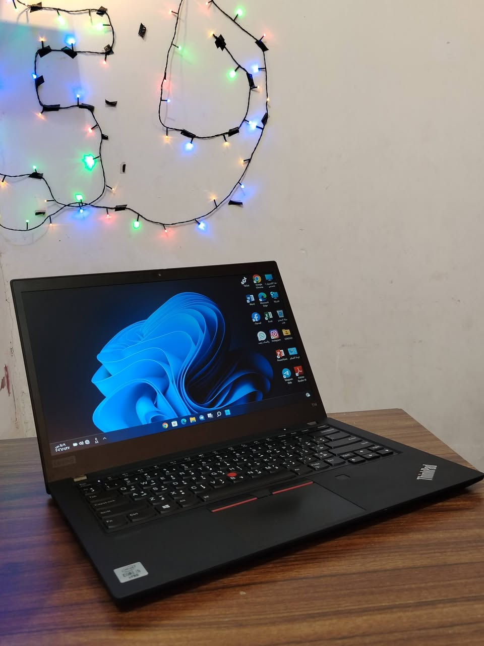 السلام عليكم لابتوب LENOVO جيل عاشر و رام 16 للبيع .
اللابتوب جدا نضيف وادائة قوي ومواصفاته جدا عالية يفيد الي عنده دراسة او العاب او تصميم او غيرها من الاستعمالات.
المواصفات :
المعالج intel cori 5
الجيل : العاشر
كرت الشاشة : intel UHD GRAPHICS 8GB
الرام :  16GB DDR4 
الذاكرة ( الهارد ) : SSD 256 GB M.2
الشاشة : حجم 14.3 دقتها و الالوان جدا واضحه وتشغل 4K وتكون ضد التوهج ips فدشي كلش راقي.

المميزات:
رام 16 مو 8 فدشي كلش مرتب
غالق كاميرا
اللابتوب جيل حديث ومناسب لاغلب الاستعمالات 
منصب عليه وندوز 11 برو مفعل مدى الحياة.
منصب عليه اوفس مفعل مدى الحياة .
كيبورد ميكانيكي عربي انكليزي ليزري.
كامرة امامية جدا واضحه .
سماعات ستيريو بجانب الى الكيبورد.
بطارية اللابتوب ليثيوم تطول وياك بالاستعمال المكثف اقل شي 4 ساعات
المنافذ :
منفذ التايب سي للشحن
منفذ التايب سي للبيانات
منفذ HDMI
منافذ USB ومنفذ Aux
وغيرهن بعد .

الملحقات :
ملحقاتها كله كاملة وجديدة غير مستخدمة لان ماصارلي فترة بسيطة جدا من اخذته..
شاحنة اللابتوب اصلية مختومة من شركة اللابتوب. 
جنطة اللابتوب ماركة اصلية وبعدهي جديدة مامستعمله ابدا.

اللابتوب كلش نضيف ومواصفاته قوية ومحترمه وتصميمه سوبر سلم ومرتب .
ومابي أي نقص كيبورد سماعات انترنت شاشة كامرة كله شغال وممتاز ومابي اي نقص من اي ناحية.

السعر : 325 الف وبي مجال قليل .
مكاني النجف 
واليريده توصيل هم موجود ان شاء الله

***********

(لابتوب لينوفو جيل حديث حسابة لابتوبات للبيع النجف بغداد الموصل البصرة)
