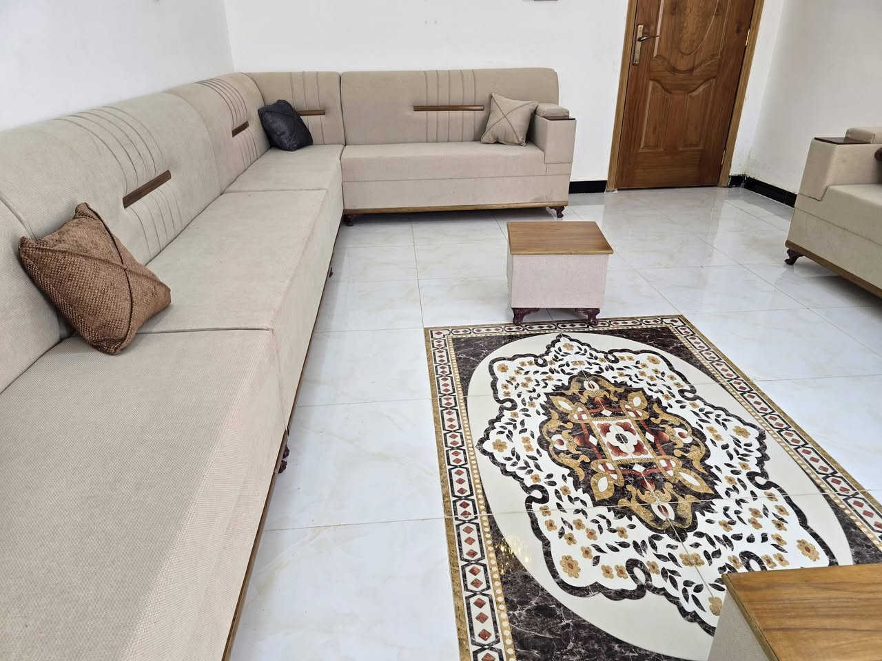 معمل البيت الجديد سماوه حي النفط قرب محلات ال كركوش عمل قنفات ودواوين حسب الطلب للاستفسار الاتصال او المراسله على الرقم ***********
