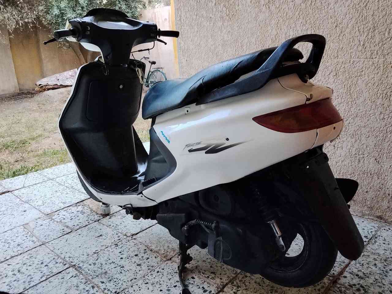 للبيع فراشه كرستال فحل
دراجة بلادية وكاملة أي نقص ماناقصها 
مكينه ما مفتوحه نظيفه الدراجه شرط الفحص 
كهربائيات كامله نكره سلف وهندر كلشي شغال
مكاني ب الحله  
أي استفسار الاتصال بالرقم أو واتساب واني بالخدمه 
 ***********
