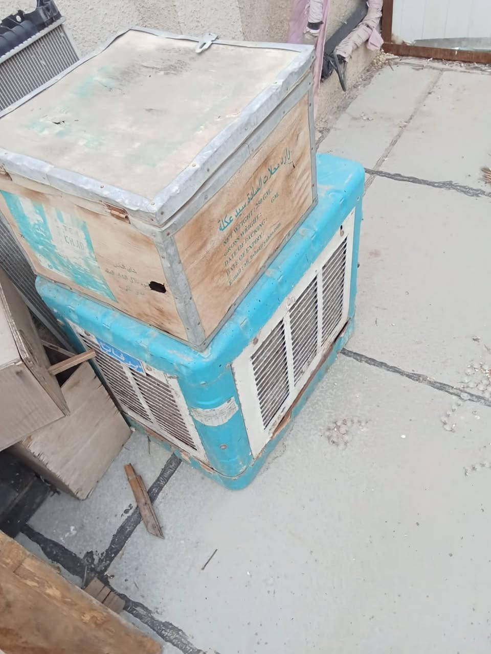 سلام عليكم ،متاح براد ماء   وزوج ثريات ومبرده حديد صغيره *********** وتساب
