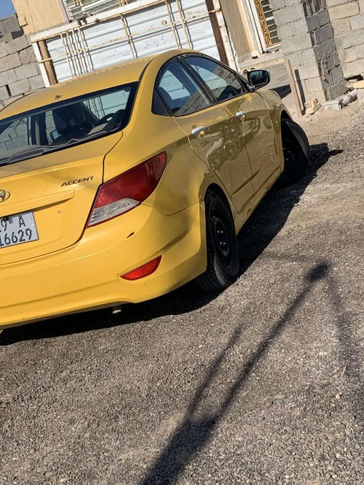 السلام عليكم اكسنت للبيع محرك 1600 رقم واسط انجليزي هزه ما ساقطه بها منظومه غاز محرك وقير انضاف السياره مثل ما موضح بالصوره.السعر.75 هذا رقمي. ***********
