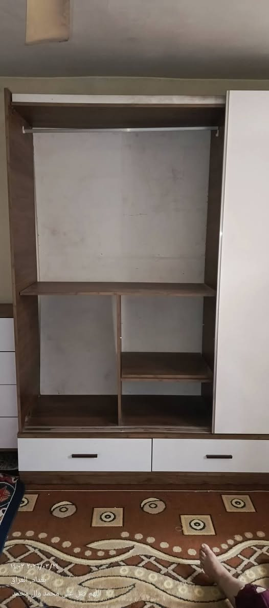 السلام عليكم اخواني عندي غرفة نوم تركية مستعملة نقصها تختت چرباية   ،،،
كما موضح في الصور
#تحتاج تصليحات
#الفتح والنقل على المشتري 
#مكان الغرفة في الزعفرانية شارع الكهرباء خلف حسينية الامام المهدي عليه السلام 
#السعر النهائي 350,000 غير قابل للتفاوض 
#الاتصال على الرقم ***********
