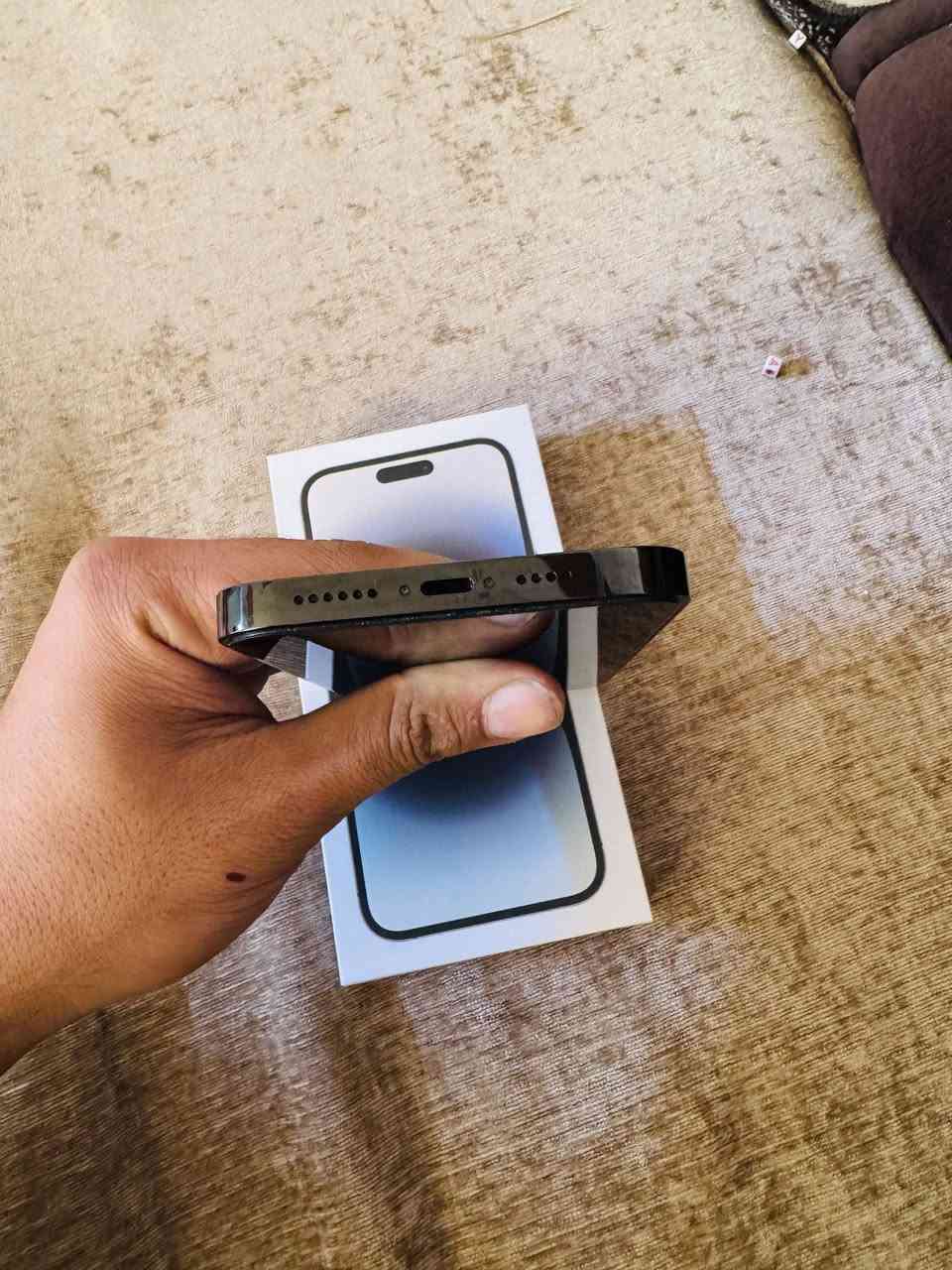 ايفون 14 برو ماكس 
ذاكرة 256 دبل سيمكرت 
نموذج M بطارية 92 شرط ما مفتوح ضد الماي 
نورمال حاسبة وكلة شرط 
سعر 770 الف بيع فقط 
‭0789 077 4051‬
