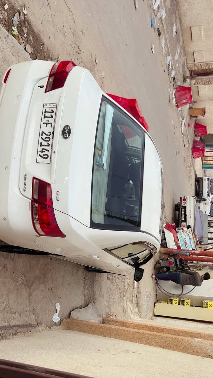بيوايدي G3 موديل 12
 بغداد الشرطة الرابعه 
مكفوله فقط بارد 
تبريد منضومه كامله جديده صار يومين 
صدر خلفي امامي كله جديد صار سبوع مبدله  
تجي وتشوف بعينك 
دوشمه كامله سياره 
مال جناي 
مواصفات معروفه 
بصمه 
تحكمات 
شاشه ايباد
فتحه
بصمه ابواب 
كير اوتو 

*********** 
السعر 60 وبيهة مجال
