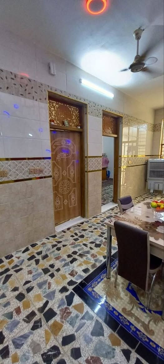 سلام عليكم الواجه7 ونص 12واقع حال90متر فرع عريض رىيسي قريب شهداء الثانيه فرع مصور المنار بدايه حي سفير ***********
