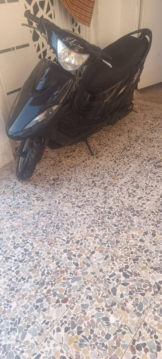 دراجة ماكس عدلة جديدة قبل فترة طالعة من الوكيل بأسمي 
 بيها صوت بالمحرك حاليا شغالة ما بيها شي بس الصوت 
السعر 375 وبي مجال 
***********
