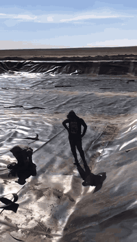 مستعدون العمال الحواض للمرشات في باديه السماوه ***********
