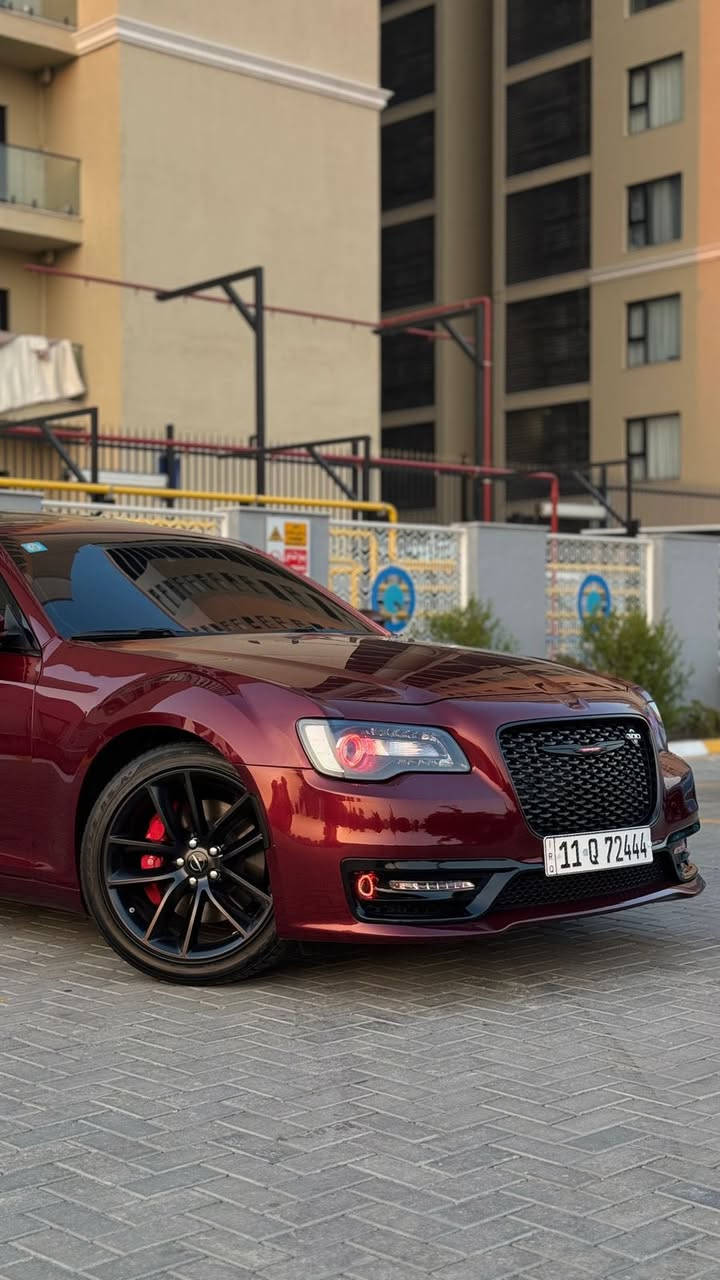 سعر مناسب 338 وبيه مجال�ً للبيع اوباما srt 2023 النداء الاخير
اللون: كرزي

العداد: 14,000ميل 

الرقم: بغداد باسمي

الفئة: أعلى فئة – مواصفات خاصة

الموقع: بغداد

أهم المواصفات المتوقعة لكرايسلر SRT 2023 Last Call (أعلى فئة):

الاضافات :

اكزوز كورسا

اوركل بجم كامل متحرك 

الأداء

محرك HEMI V8 سعة 6.4 لتر بقوة تقريبية 485 حصان.

ناقل حركة أوتوماتيكي 8 سرعات مع نظام تبديل السرعات من المقود.

نظام دفع خلفي

جنوط SRT رياضية قياس 20 إنش.

أضواء LED أمامية وخلفية مع إضاءة نهارية.

فتحات تهوية على غطاء المحرك لزيادة التبريد.

مقاعد جلد نابا مع شعار SRT، تهوية وتدفئة للمقاعد الأمامية.

شاشة وسطية Uconnect قياس 8.4 – 10.1 إنش (حسب النسخة) مع دعم Apple CarPlay و Android Auto.

عدادات رقمية SRT مع أوضاع قيادة رياضية (Track, Sport, Auto).

نظام صوتي فاخر Harman Kardon أو Alpine (19 سماعة).

مقود رياضي مسطح من الأسفل مع تحكمات متعددة.

السلامة والمساعدة:

نظام تحذير من التصادم الأمامي (FCW).

نظام مراقبة النقطة العمياء (Blind Spot Monitoring).

حساسات أمامية وخلفية + كاميرا رؤية خلفية.نظام مانع انزلاق + تحكم إلكتروني بالثبات.

***********
