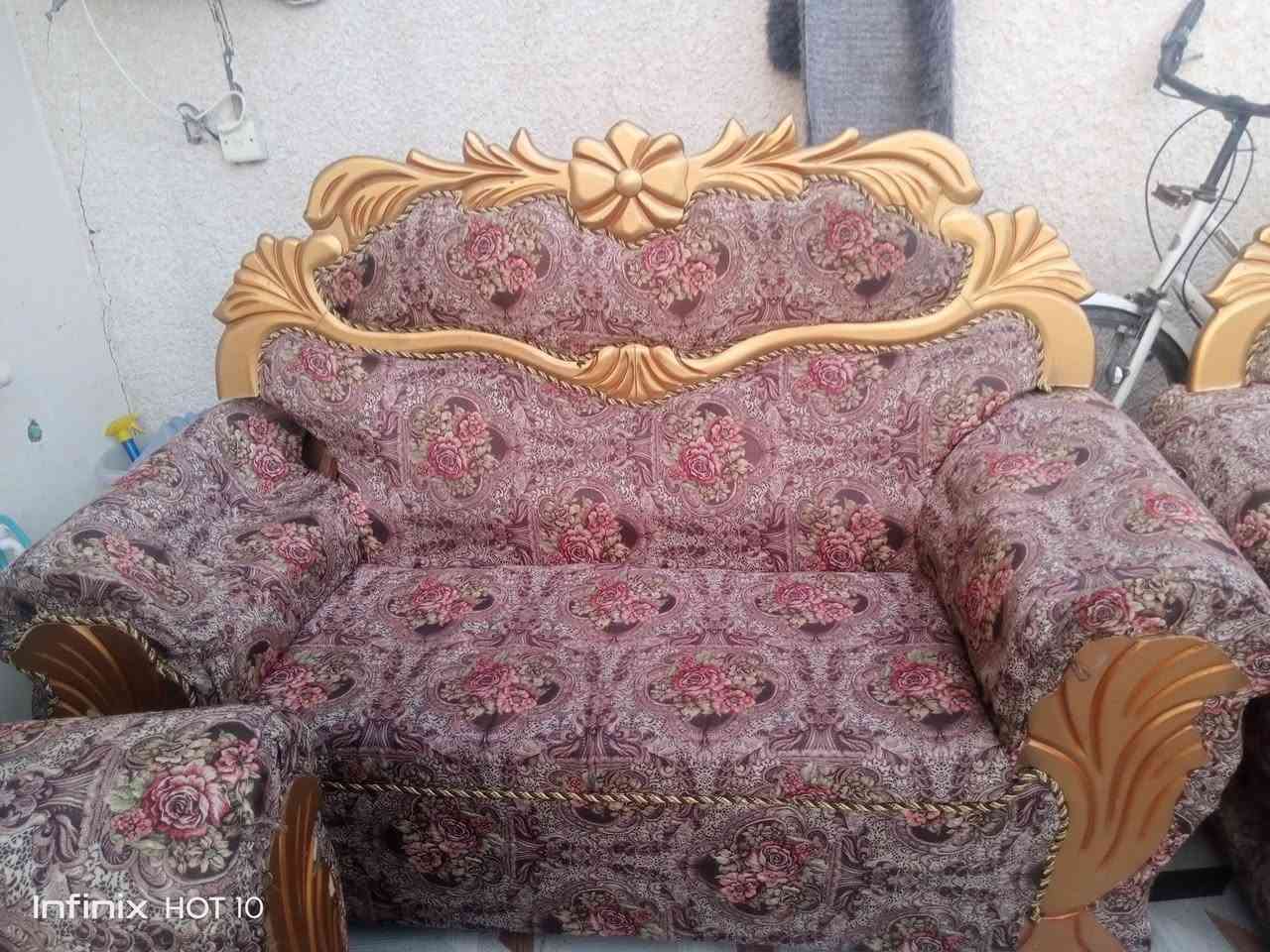 السلام عليكم يوجد تخم نضيف
3 اصقار و2 وسط 1 دابل اكبر منهن بشويه 
السعر 200 وبي مجال 
المكان تكريت القادسيه قرى وردي 
للاستفسار الاتصال ***********
