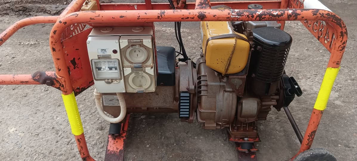 سلام عليكم 
للبيع مولده حاويه  ياباني روبن سيبارو   5 كيفي راس التوليد ايطالي كلهه بلاد مملعوب بيهه تشتغل سلف + حبل 
العنوان كربلاء 
***********
