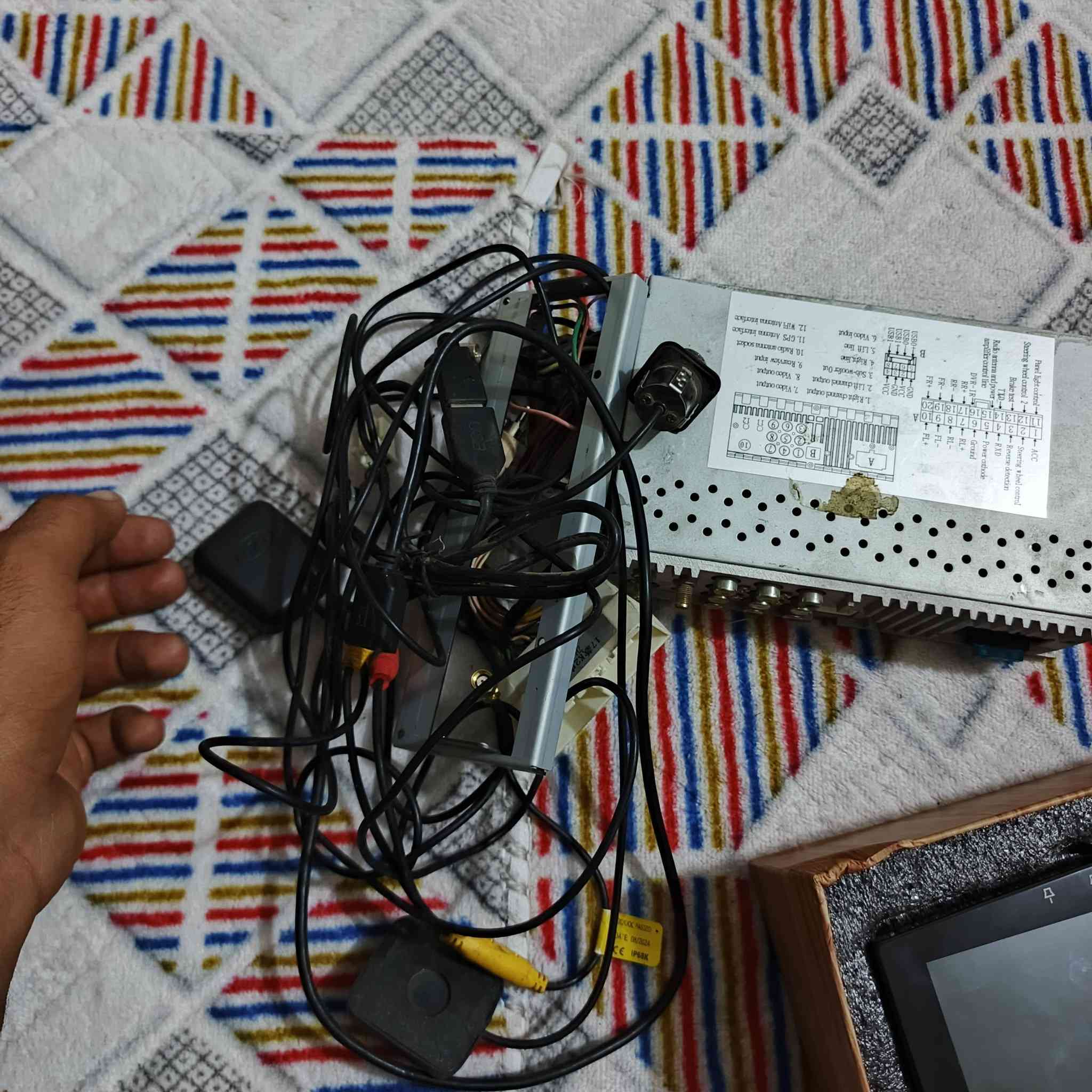 سلام عليكم شاشه للبيع كامله جيب وشد وياها GPS ثنين وكامره شغاله وفيش كامله وع الفحص تفحص يلا تاخذ كامله مكمله سعر ٨٥ وبيه مجال *********** مكاني كربلاء طويريج🤍
