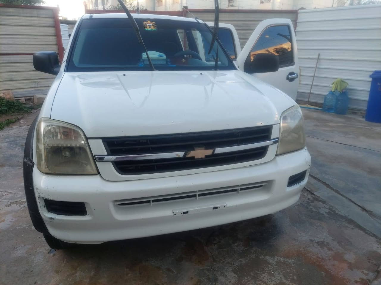 سياره شوفر لوف موديل 2005 السياره مشتريها مال مزاد بسمي مرقمه تحويل ثاني يوم السياره جاهزه من كلشي جديده تدفئه تبريد محرك بالباكيت 6سلندر تايرات جددالسعر85 الاتصال ***********
