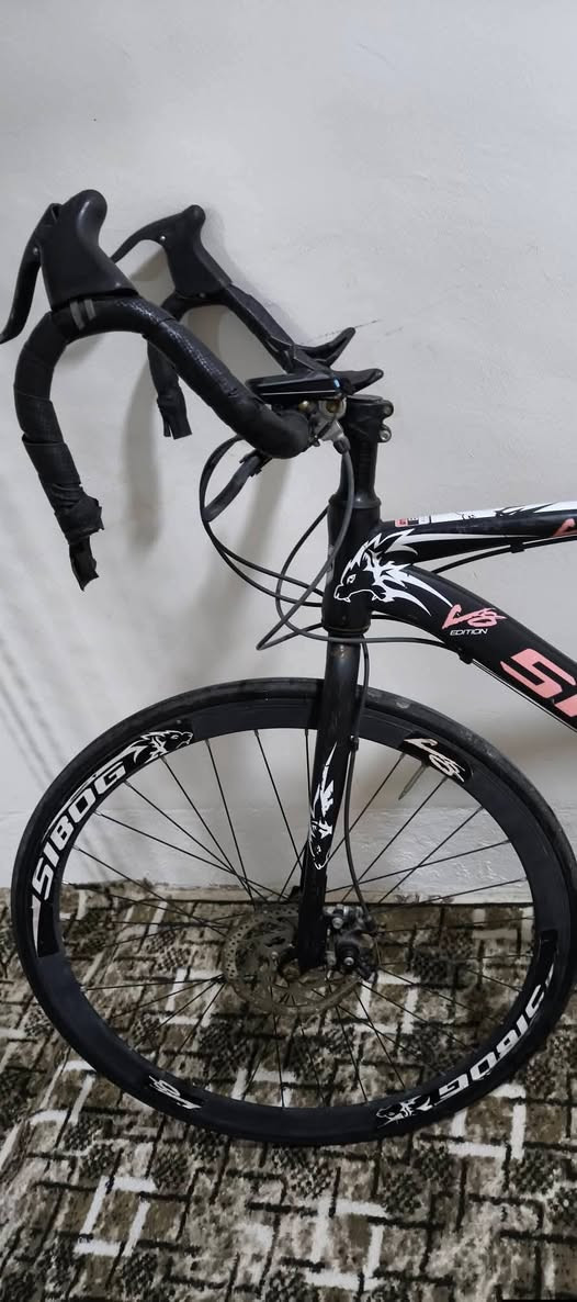 سلام عليكم🔥
بايسكل سباق رود للبيع 🔥 مكني كركوك توصيل معندي
شركة SIBOG🔥
موصفات🔥
 كير 7 نمر خلفي 🔥
كير 3 نمر خلفي  🔥
سستم شيمانو 🔥
تايرات جدد 🔥
جوابه جدد 🔥
البايسكل نضيف 🔥
اي عطل ما بي 🔥
بريكات شغالت دسك 🔥
🔥سعر 100الف قفل رقم ***********
