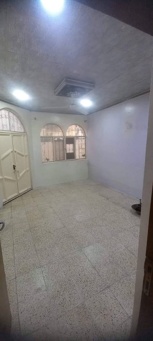 🏠مكتب ابو شمال للعقار 🏠 دار للبيع في حي الصديق الاولى خلف الشارع العام سايدين الصديق 

✴️ مساحة 150 متر واجه 7.5 طابق واحد بناء 2010 

✴️ يحتوي على غرفتين نوم . هول . استقبال . مطبخ . مغاسل . بيتونه كراج . حديقه 

✴️ شرط التحويل مكاتبه مع الشرعي اتجاه شروق شارع تبليط 

                               السعر 175 مليون  
***********
***********    
***********
