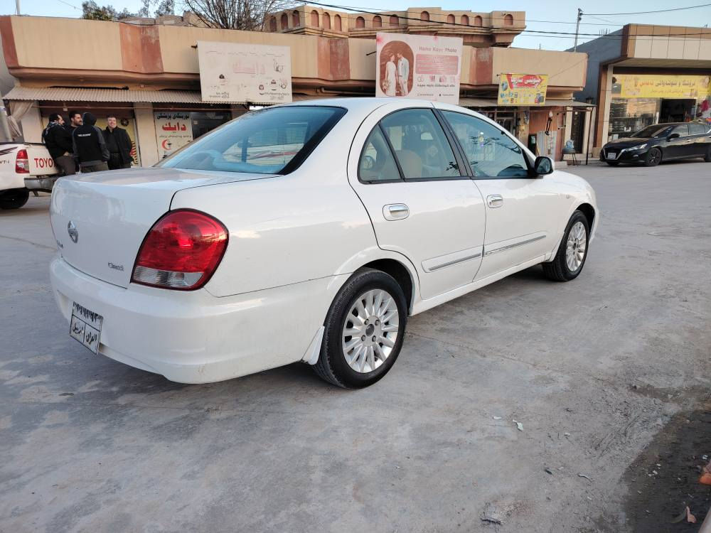 نیسان سەنی 2010 یابانی سپی بەفری  
 مواسەفات چوار جامی کارەبایی 
کالە وعەینەک یەدە نیکل 
ئاوینە کاربایی ویل کاپ
 مەکینە رەشی سوپەر abs
گیر مەکینە وتەبریدی هەموی
 بەشەرتە چرکەی تیدا نیە
٢باجه و نيوي بو ياخه بي ناو گرتن بشتو بيشي كه بسه
رەسمی سونەرەکەم داناوە 
 ته حويل وه كاله به شه رت سه نه وي  خلاس بوه
شوینی كويه

   ژمارەی خاوەن*********** كويسينجاك, أربيل
