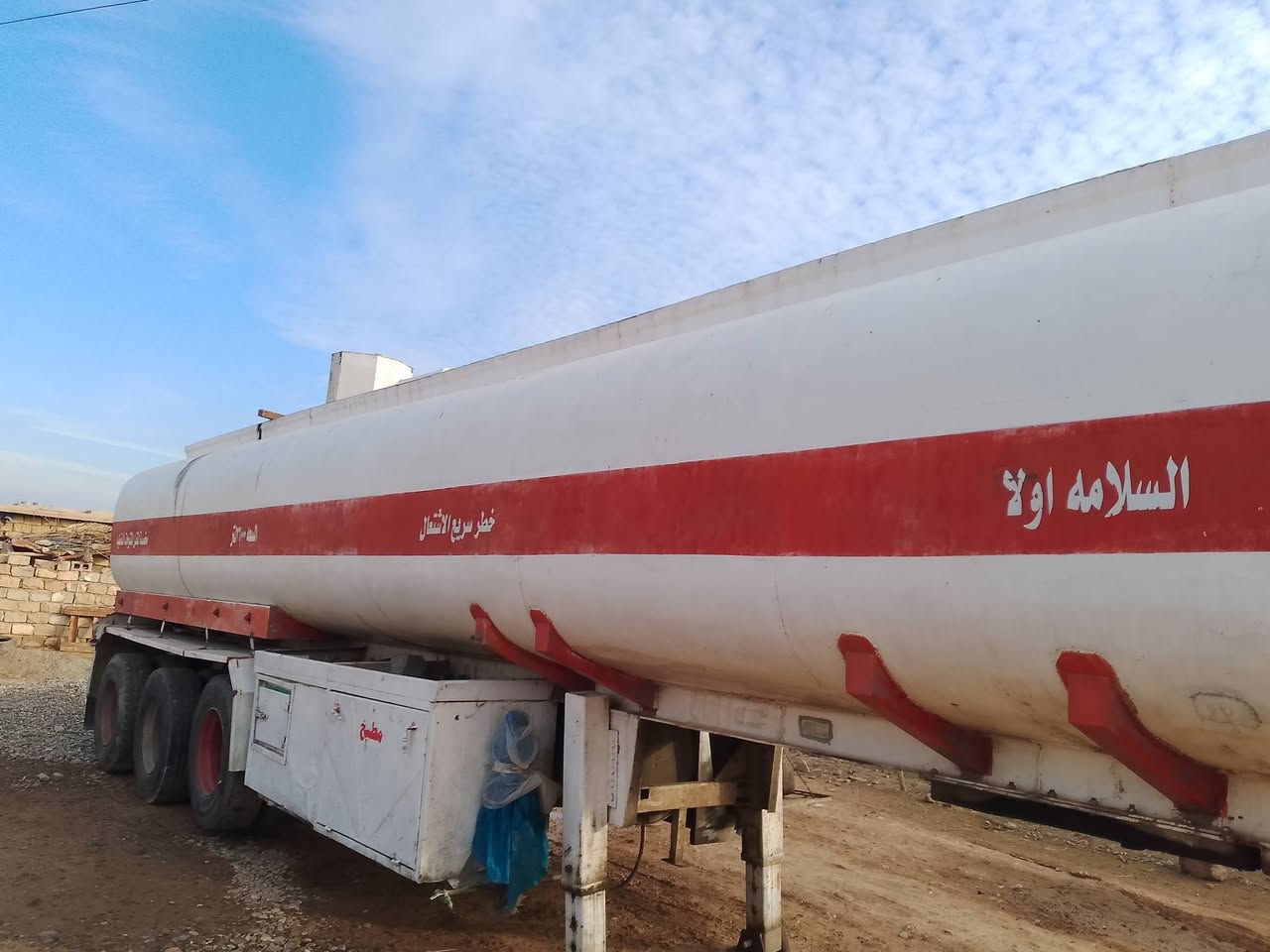 السلام عليكم ورحمه الله وبركاته 
تانكي للبيع مكانه الشرقاط 
تواير نص عمر تانكي حلو حيل ما بي ولا ليك كبل على شقل
السعر 65 بي مجال 
***********
