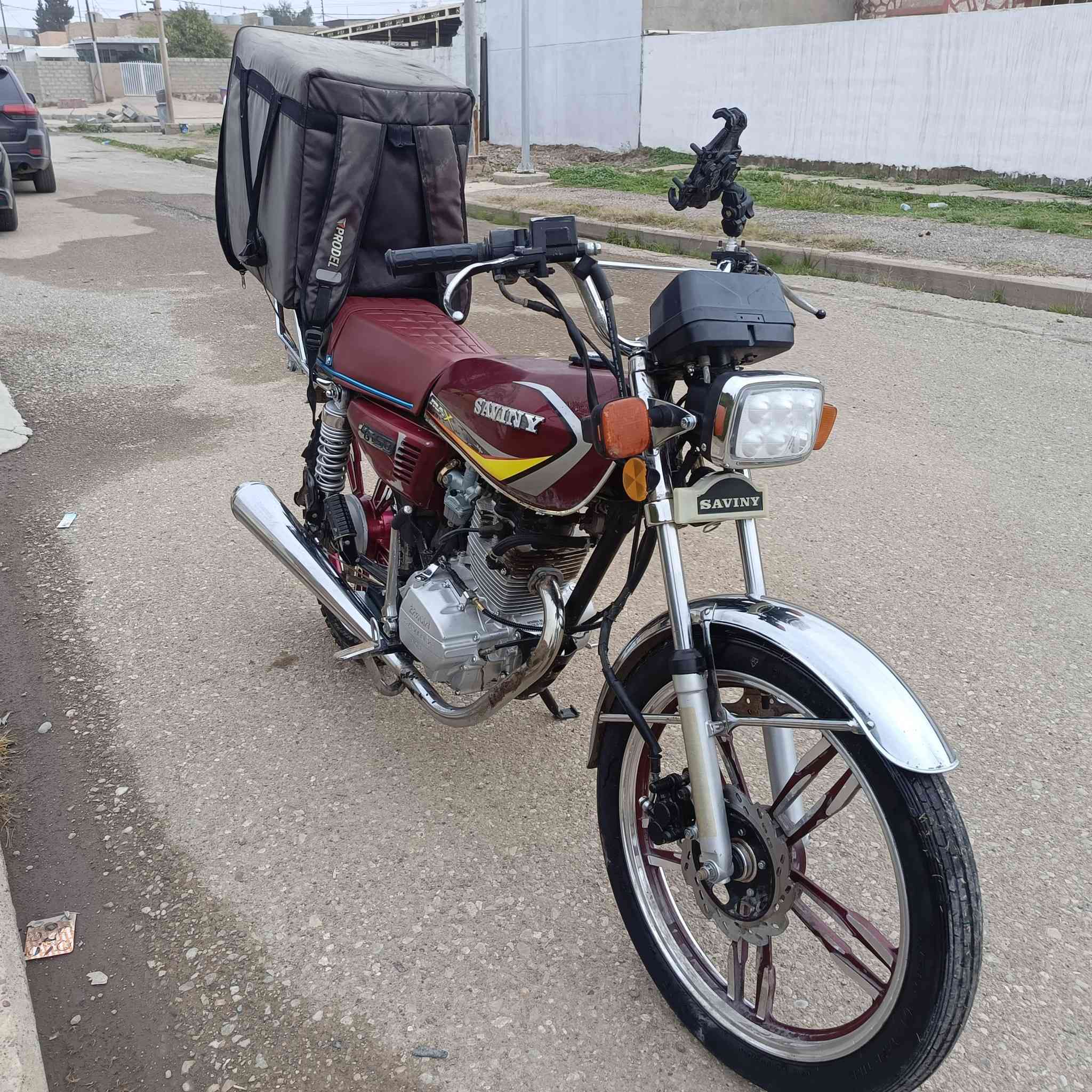 سلام عليكم 
دراجة سافين مرقم موديل 2021 للبيع.... رقم كركوك وصااحبه موجود تريد تحويل تريد وكالة بكيفك .... ولوحات طالع كلشي مدفوع حسب الاصول بس تروح تسحبة وخلص
محرك مفتوح بس انطيك بي ضمان دك بي من صبح لليل كلشي ما عليه وايي عيب ما بي 
بس الاشارات و الهورون ما يشتغل يرادلة تبديل بسس فقط
تاخذ دراجة للشغل او دلفري او تريد تجمبزة بكيفك بعد
السعر 1,250 وبي مجااال 
رقم *********** بي واتساب هم
