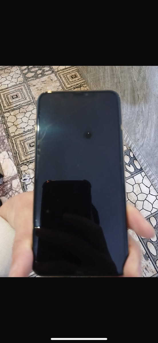 سلام عليكم ايفون 11 pro Max ذاكرة256 بطارية 82 المبايل مكفول السعر 375 العنوان بغداد حي الاعلام للتواصل ***********
