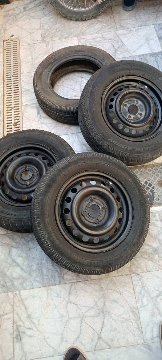 السلام عليكم
تخم تاير واحد بدون ويل مال اكسنت نضاف استعمال قليل  للبيع 
7858250565
