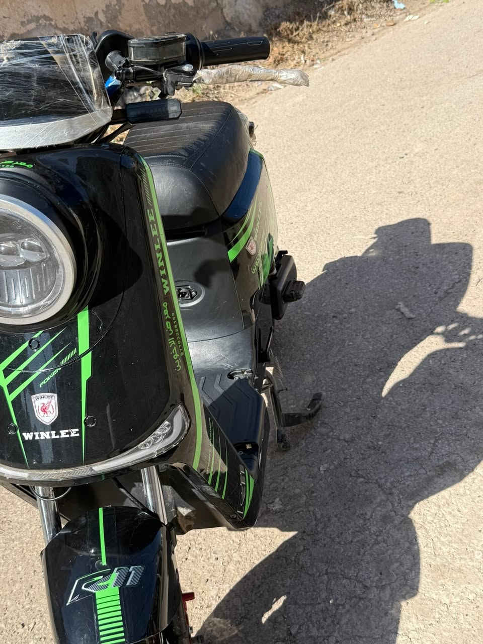 سلام عليكم R11جديده بطاريه بلادي قليل ماشي نظيف كلش شاحنه اصليه قوه الملف ٢٠٠٠٠ Rرجوع ل خلف عدد البطاريات: تحتوي على منظومة من 5 بطاريات كبيرة (تأتي غالباً من شركات معروفة مثل Wanli). مكاني ديالئ تقاطع القدس  رقم تواصل ***********
