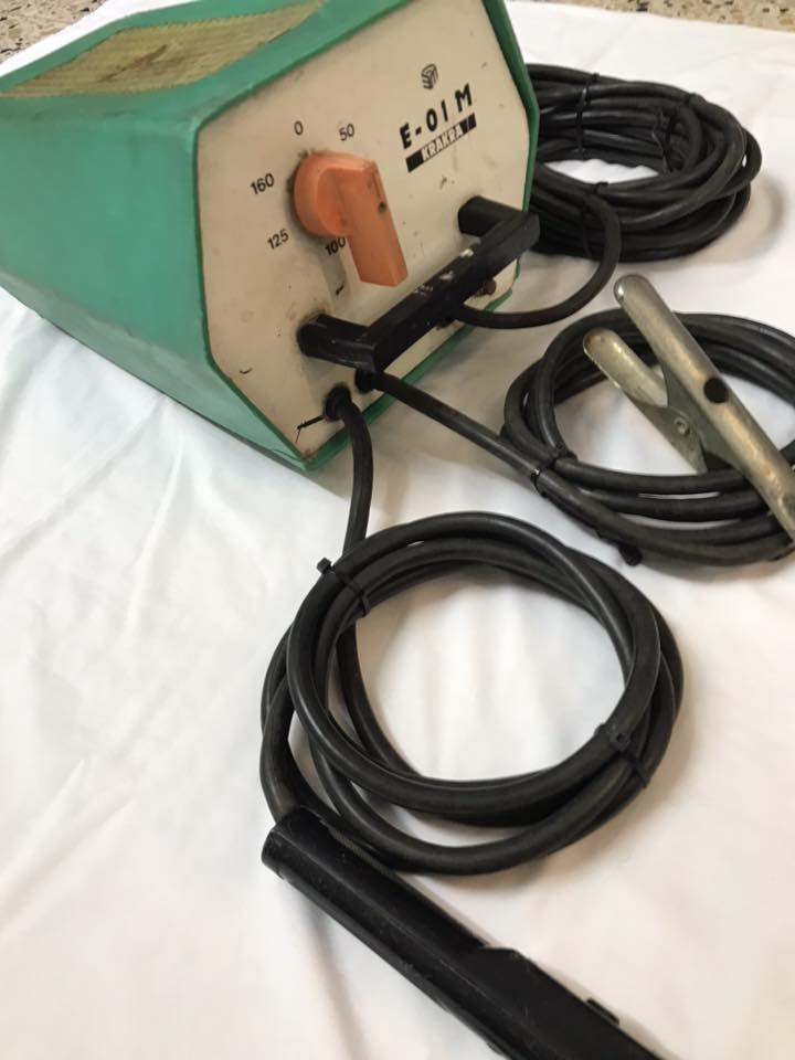 السلام عليكم اخوان ماكنة لحام غنيه على التعريف أصلية سعر ٢٥٠/الف مكان بغداد ***********٠
