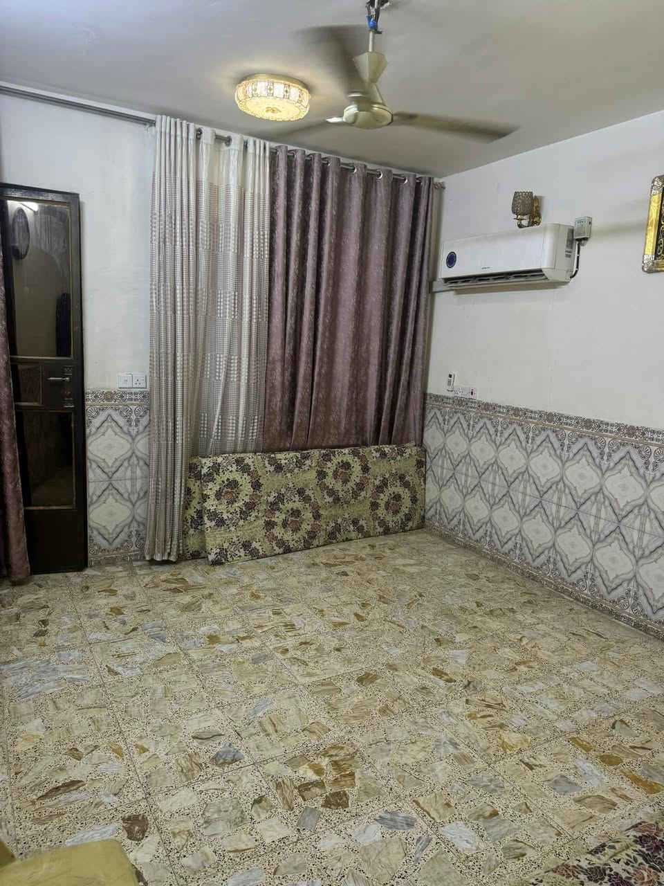 بيت للبيع في سبع نيسان ثلاث غرف وصاله بناء 2020.تواصل ***********
