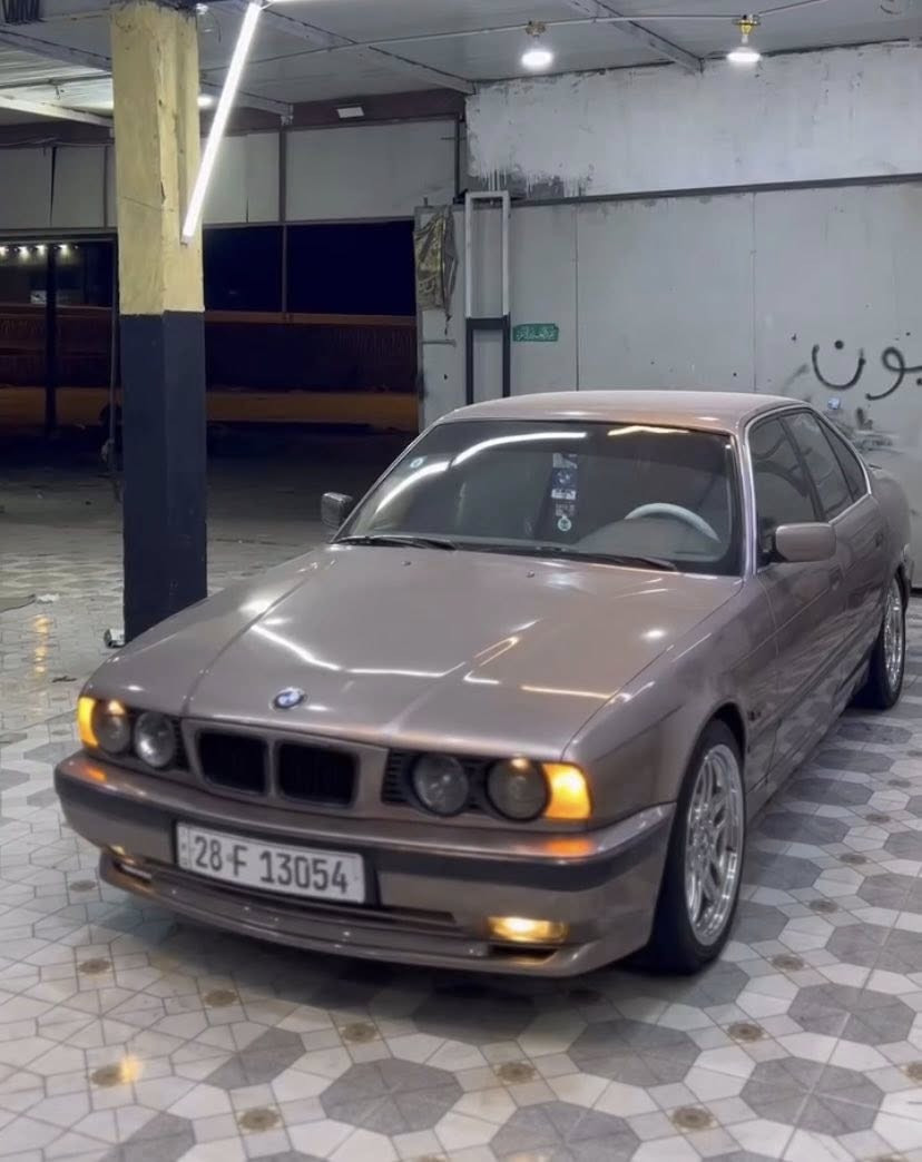 اعادة نشر بسبب الوعود الكاذبه 

‏BMW 530 i
المديل ١٩٨٩ بدون حادث بدون كصه بدون عيب شرعي 
كت كامل M 
ويل M
دركه M
دعاميات M
تخم تاير جديد
غرفه جديده كشنات قماش 
تدفئه بلكشنات
تبريد كامل 
مكينه جديده مسكر دبل فانوس المرغوبه 
كير تبترونك نمره طويله (3) وضعيات قياده
شاشه كامره 
السياره مناقصها شي تعمير جديد بلادي 
تحويل ثاني يوم 
مكان السياره الناصريه شارع بغداد 
السعر (((($78)))) وبيها مجال قليل حك الجيه السياره متعوب عليها والسوك كلشي موجود بي 
للاستفسار ***********
