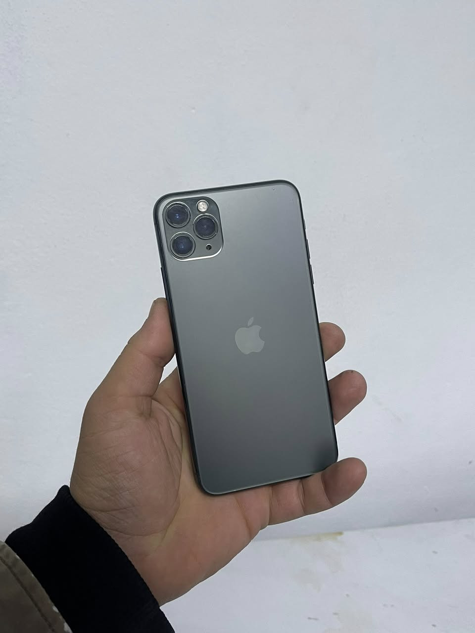 آيفون ١١ برو ماكس
٢٥٦ تك بطاريه ٧٤ 
مبدل شاشه جي اكس فيس إيدي شغال 
سعره٢٥٠ بي مجال بسيط 
***********
موصل ايسر حي فلسطين
