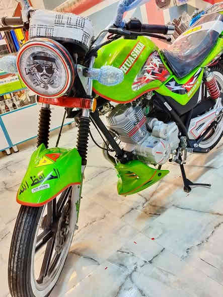 يالله💚 
دراجه هيوشه مسجل كامل سنويه ولوحات بعده اخو الزيرو كله شغال كهربائياته محرك ناعم فول
السعر ( مليون و 500 وبي مجال)  الاستفسار *********** 
المكان رمادي التاميم
