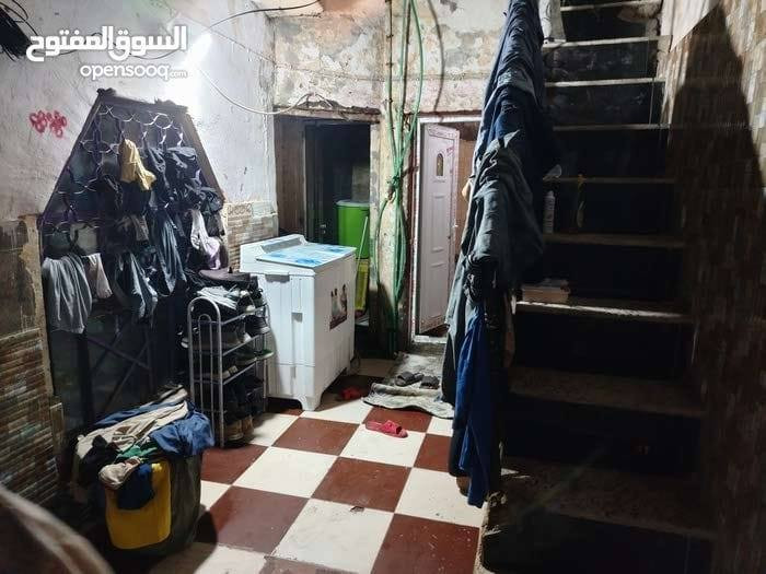 بيت للايجار في منطقه المدينه يتكون من ديوان غرفتين وصاله ومطبخ وصحيات كامل من كل شيء بيت نظيف يجار مالته 350 غير قابل للتفاوض اي استفسار رقم الموجود ***********
