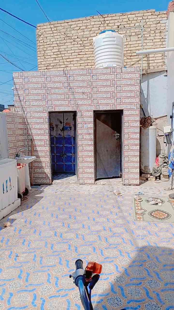 السلام عليكم بيت للبيع في حي الصناعي غرفتين وصاله ومطبخ وستقبال وصحيات كامل مكمل مسحاحة ١٨٠ زراعي للاستفسار أكثر ***********
