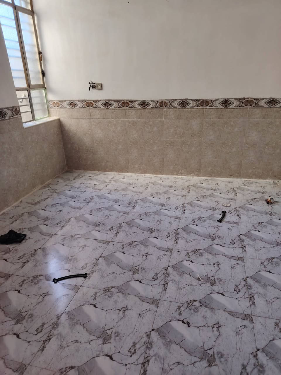 السلام عليكم مشتمل طابقين لليجار العنوان ورديه خارج شارع٣٠
***********
