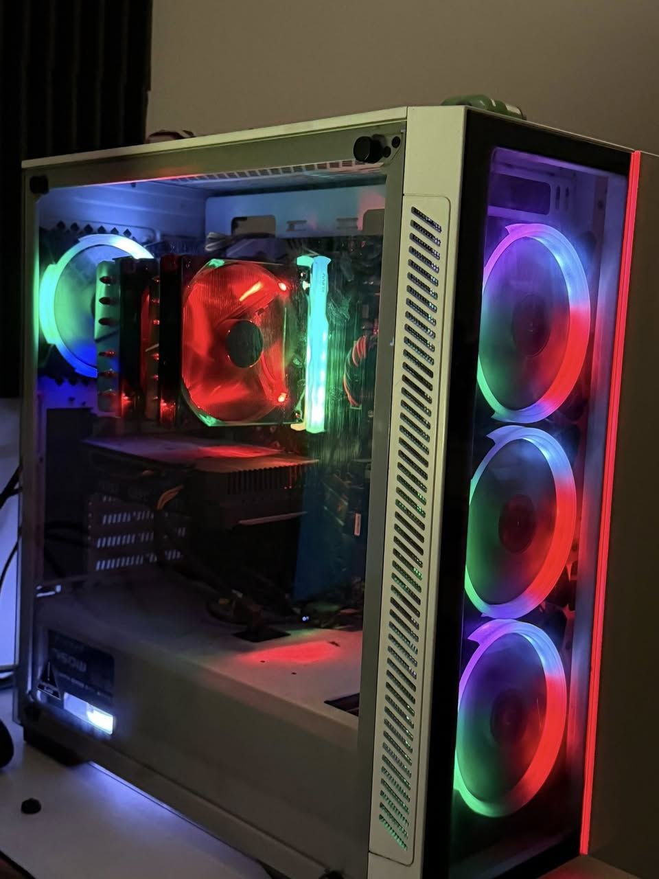 مكان بغداد وماعندي توصيل😊
السلام عليكم شباب الطيبة 
تجميعة pc للبيع كلها براندات وسعرها معروف محاجة يجيني واحد يكسر بالسعر رحمة الله على والديكم وشكراً السعر (675) قفل شباب 
R 5 3600
M.B mpg ( X570 ) msi
2060 msi
Psu 750 rgb rocket
Cooler (cooler master) 2 fan rgb 
Ram 16 8x2 3200 rgb (klevv)
Ssd (512 )
Hdd (1T)
Case (Deep cool) 4fan


**إذا كنت صاحب هذا الإعلان وتريد حذفه لأي سبب، رجاءا أرسل رسالة إلى الدعم الفني**