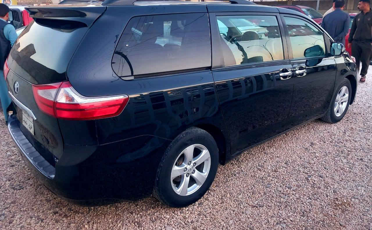 2017 
سياره تيوتا سينه 2017 
بنيدوجوملق صبغ  
ماشيه 250 
سياره نص فول
مكينه كير بشرط
سعر 175 $بيه مجال
عنوان الانبار القائم 
***********
