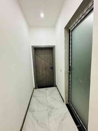 (( صباغ بيوت )) وابواب شبابيك حديد   حاليآ متفرغ صبغ وتصليح الجدران و ...