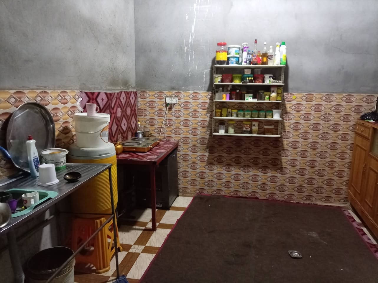 بيت للبيع ٢٣٠متر كونكريت ٣غرف استقبال 
مطبخ هول صحيات حديقة مع مشتمل عكادة ٢٢٠ مساحة ٤٥٠متر زراعي للمنديل منطقة في منطقة الماجدية قرب دأرة الزراعة شارع السوق جميع الخدمات متوفره سعر ٥٥ بناء حديث ٢٠١٦رقم ***********
