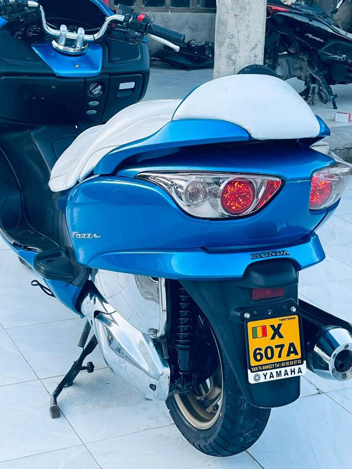 السلام عليكم / الحلال للبيع سسبب البيع اشتريت سياره وعرضتها !!
فورزا صفر 9 الون ازرق بحري ياباني كمرك وياهه اوراق مداور وياهه موديل 2008 دراجه جاهزه اخذتها قبل سنه مكفوله من السرقه اشاير لايت عالي ناصي حساس ستند تنزل الستد تطفى كلها حساس مي ازرق مبدل راديتر مشيش دراجه متعبك بس بيها فقط كتف شحن واكف لان بدلت باتري وضرب الكتف غيره ماكو من عندي للشارع كبل مكانها بابل الكفل سوق دوهان كيرهه الرياضي ملغي من اخذتها هيج 

***********
