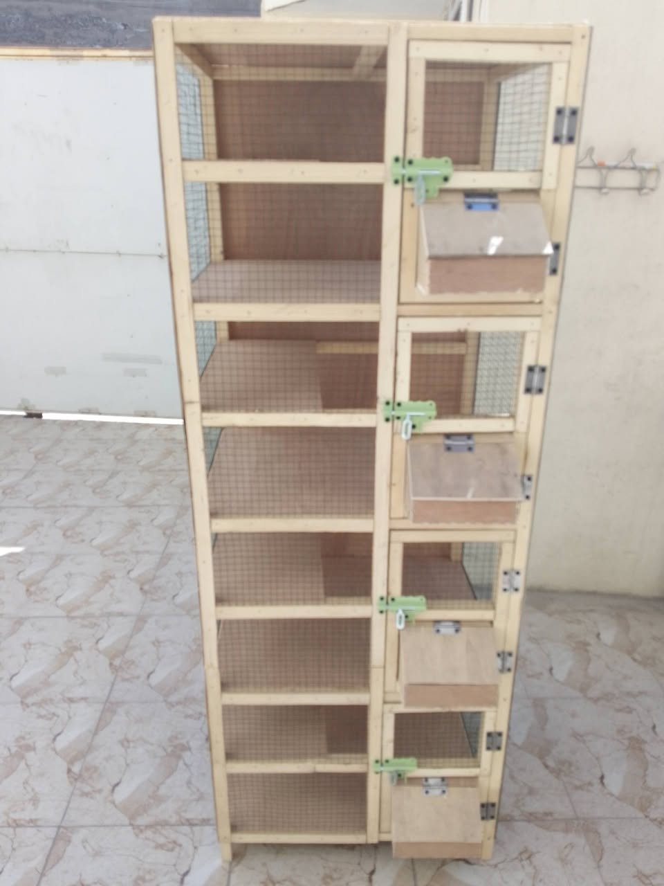 سلام عليكم مرخصة الادمن متاح خانه تبزير ام الاربعه شغل جديد درجه اولى مع رفوف حضانه مع معلف خارجي قياسات عرض كل مربع خانه 60 نزال 50 ارتفاع 40
سعرها 45 مكان بغداد الحريه 
***********
