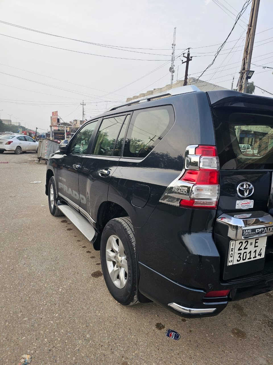 السلام عليكم 
برادو موديل ٢٠١٣ شكل ١٤ مكينة ٤ سلندر
سيارة جديدة مكفولة ماعدا البنيد فقط مرشوش اثر جراد
رقم اربيل السيارة جديدة مكانها واسط العزيزية 
الشراي يتصل على الرقم   ***********   اي استفسار اتصال على الرقم اني مكلف بلنشر
