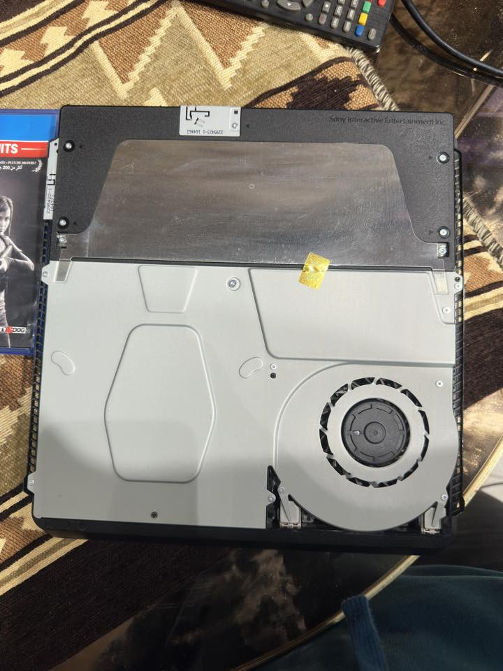 السلام عليكم PS4 سلم للبيع
الجهاز نظيف وبرغي ما مفتوح من عندة نظافة 100‎%‎ ستيكر 
ويا 3 اللعاب
جي تي اي
كود اوف ورد
ذلاست اوف يوز

ويا جوستك وحدة مالتة الاصلية

السعر 250 الف وبي مجال كلش بسيط 
مكاني بغداد الطالبية

للاستفسار الاتصال 
***********
