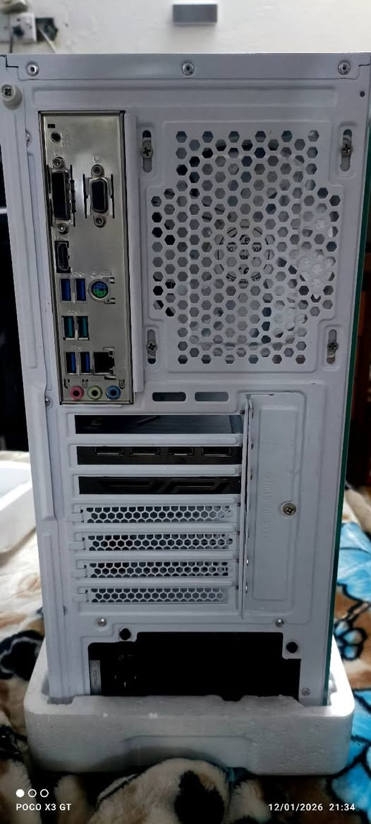 سلام عليكم  استعمال ٤ اشهر فقط 
جميع كراتين القطع موجودة 
٩٥٠ كامله بيها مجال بسيط
مواصفات r5 5600x 
Rtx msi 3060 ti
m.b 450 Asus /4 سلوت رام
16gb ram 3000hz
hdd  1t
256 ssd
case fsp
power supply 550w fsp

شاشة سامسونگ s3 
24
75hz 
٩٥٠ الف وبيها مجال
*********** تواصل او خاص
