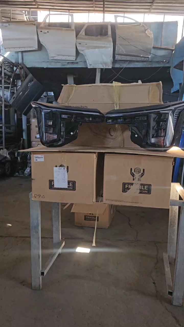 حياكم الله زبائن عالم الهايبرد توفر قطع غيار سورنتو  الهايبرد 21 الى 25 جميع القطع الخارجيه والداخليه 
وكذالك وجود( لايت سورنتو 25 خليجي اصلي )  موضح بالفديو
للتواصل ***********
للتواصل ***********
يوجد فريق صيانه مختص بالسيارات الهايبرد 
ويوجد توصيل الى جميع انحاء العراق
اهلاً وسهلاً
