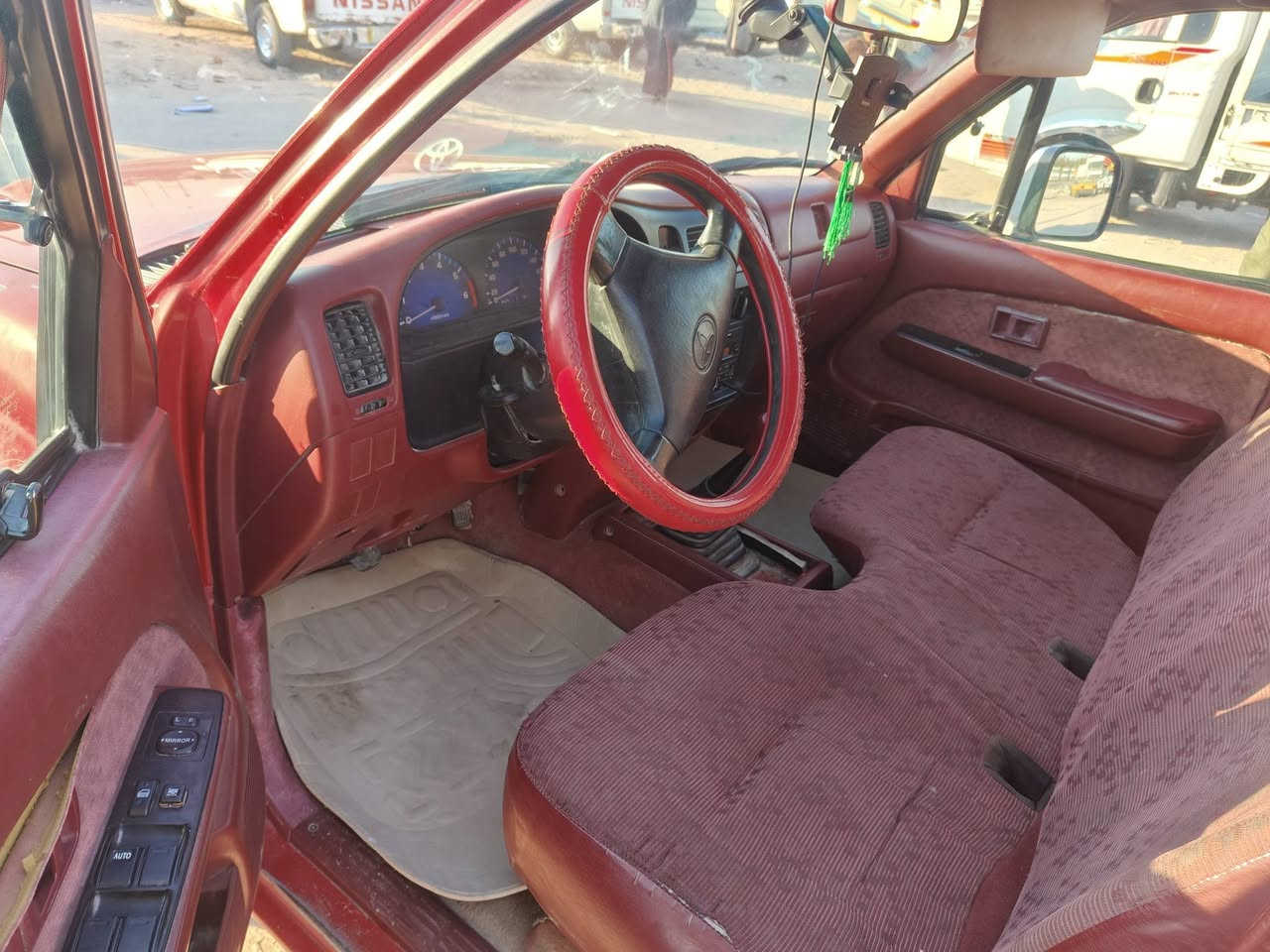 للبيع هايلوكس موديل 2005مكفوله   رقم بصرة فول مواصفات داخل احمر جاهزه السعر 118 وبيها مجال.  الاتصال  ‭***********
مكان السياره بصرة قضاء الزبير
