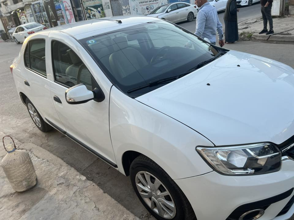 السلام عليكم 
رينو سمبل 
موديل 2020 
بغداد رقم الجديد
ماشية اقل من 80 الف كيلو 
مابيه اي نقص سيارة جاهزة
استخدام أبنية 
السعر 75 وبيه مجال 
بيه كم طخه وصار على اثره تعديل وصبغ 
للاستفسار ***********
بغداد الكرادة او المنصور
