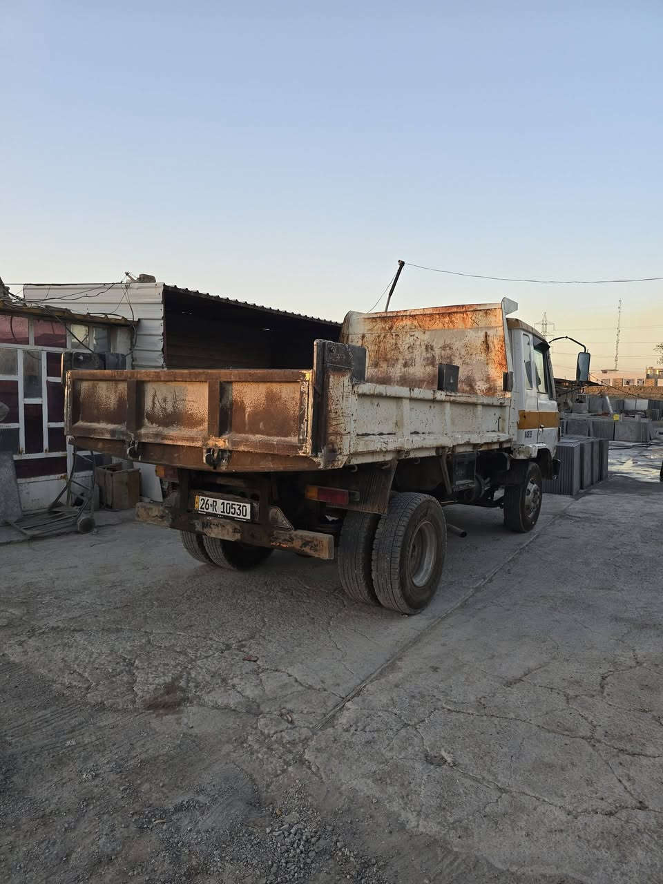 نيسان قلاب
مكينه ١٢ مكفول لابخار ولاتنقيص
ابريك دهن 
حدادية بدي جديده
تخم تاير جديد ياباني
تحويل مباشر رقم صلاح الدين انكليزي
***********
