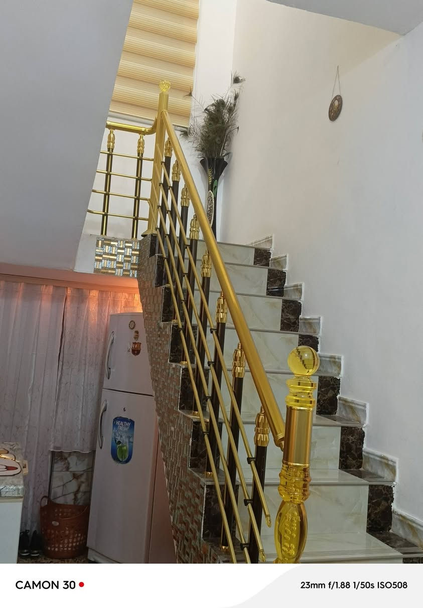 اللهم صلي على محمد وال محمد.
بسم الله الرحمن الرحيم 
بيت ب الفلاحيه حي الامام الرضا خلف دائره الكهرباء 
١٠٠ متر مربع . ركن موقع مميز 
الطابق الاول : استقبال، مطبخ، غرفه نوم، صحيات شرقي غربي ، صحيات خارجيه 
الطابق الثاني : غرفتين نوم، صحيات متكامله ، سطح حولي 
الطابق الثالث : غرفه نوم
البيت موقعه حلو ركن على شارعين
المنطقة خدمات كامله من( تبليط، مجاري، ارصفه، نت ضوئي) 
قريب على المدارس والمستوصف 
الاستفسار أكثر(***********)
