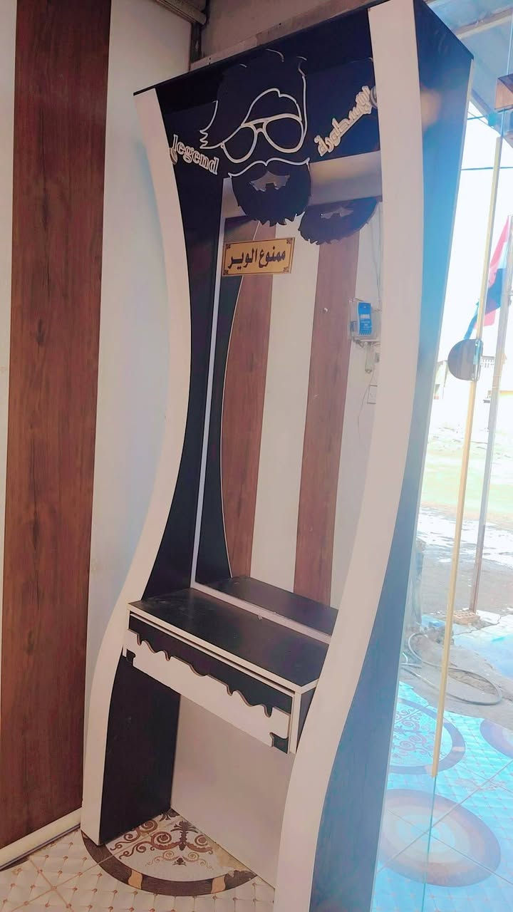 غراض حلاقه للبيع نظيفه كلش
ميز عدد 2
رفوف عدد 2 
مري خلفيات عدد 2
سعرها 300- الف 
*********** صلاح الدين قضاء الدجيل
