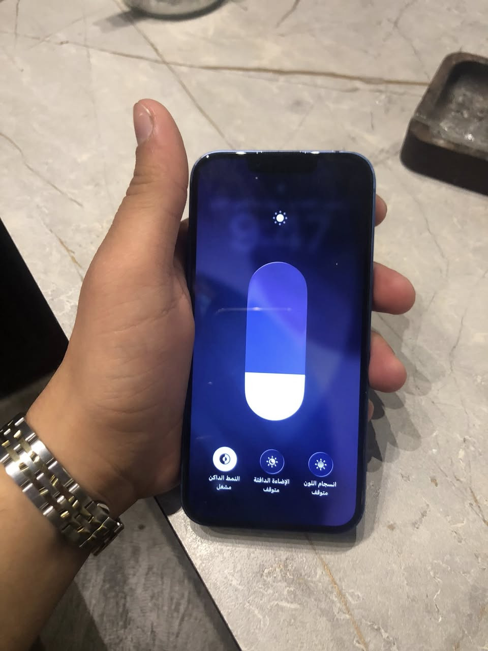 ايفون 13 كامرتين 
لون نيلي 
بطارية 83
الموبايل تخطي ما يشغل شريحة
الموبايل بي فقط ضربة بالشاصي مثل ما موضح بالصورة بس شاصية حلو يعني ما معووج 
ذاكرة 128
ما مستبدل بي اي شي 
سعره 375 الف بي مجال حگ الجية 
مكاني بصرة ابو الخصيب جامع الشهيد طه 
هـ /***********
غير متوفر بالفيس بوك
