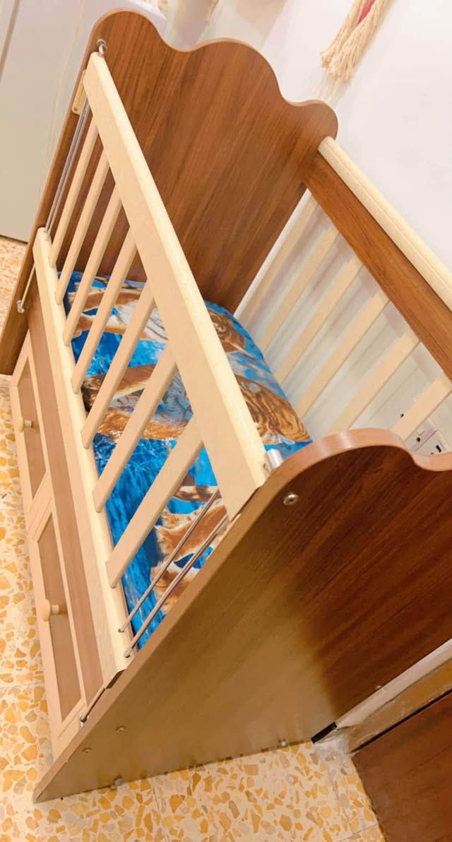 سرير طفل هو سرير ثابت هو هزاز الباب الاماميه سلايت تصعد وتنزل استعمال قليل نظافه ٩٠٪؜ ماخذته ١٧٥ قيم واخذ


**إذا كنت صاحب هذا الإعلان وتريد حذفه لأي سبب، رجاءا أرسل رسالة إلى الدعم الفني**