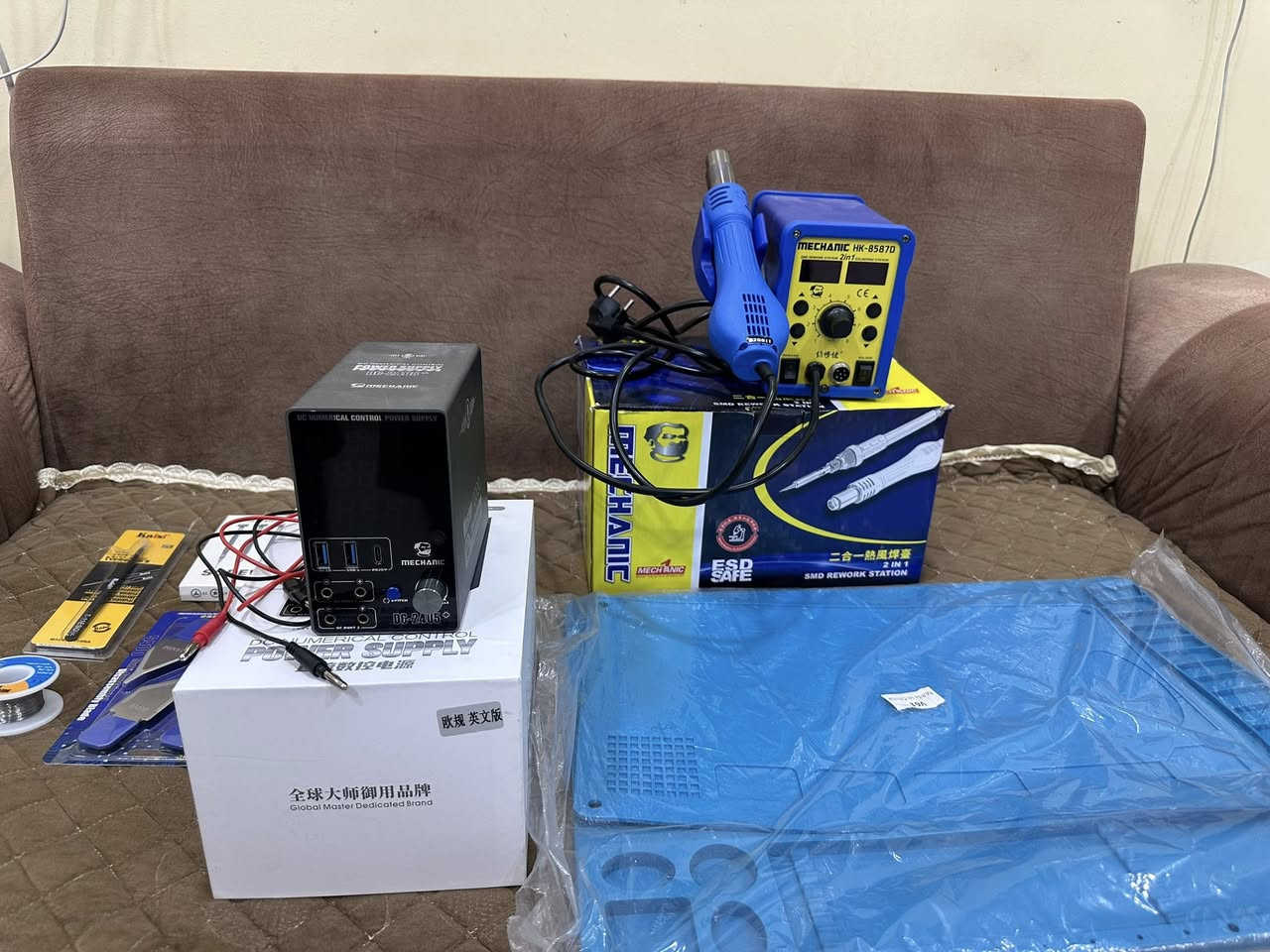 ادوات صيانة الموبايل للبيع شلع
1-باور سبلاي
2-درنفيسات
3- كاوية هوائية 
4- كاوية لحيم
5- صولدر سيم
-6 ملقط مستقيم
7- شفرات فتح
8- جلده فتح صيانة

الاجهزة جدد مامفتوحة نضافه 95 ‎%‎

سعر 180 الف وبي مجال بسيط
رقم الاتصال *********** بي واتساب
مكان بغداد
